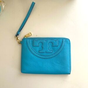 Tory Burch light blue clutch bag/ zipper wristlet with detachable wristlet band
